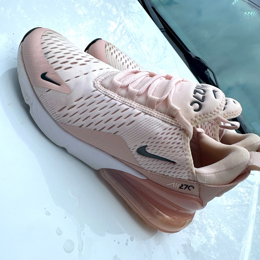 Nike 270s